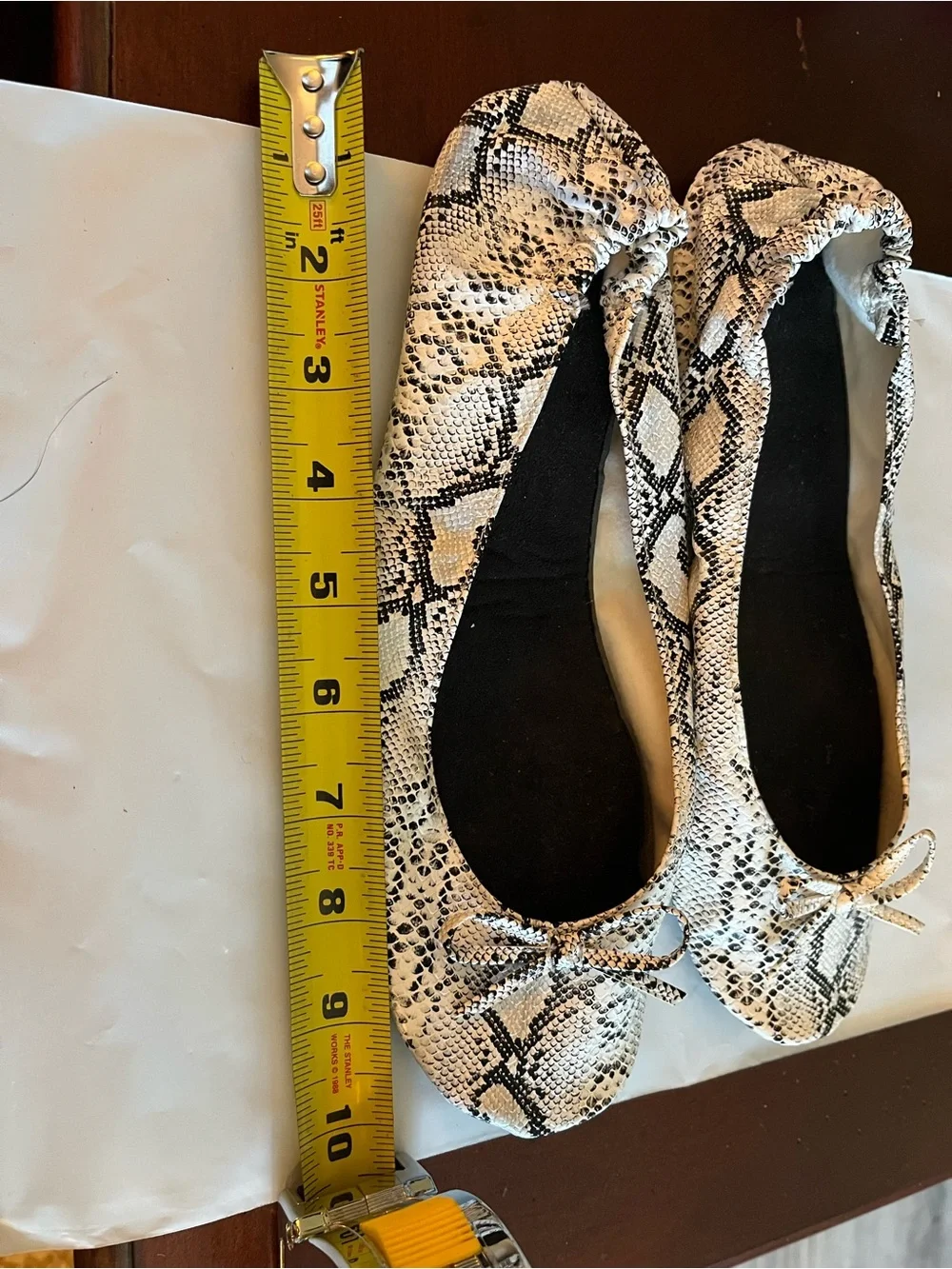 Snake-Print Foldover shoes White & Black